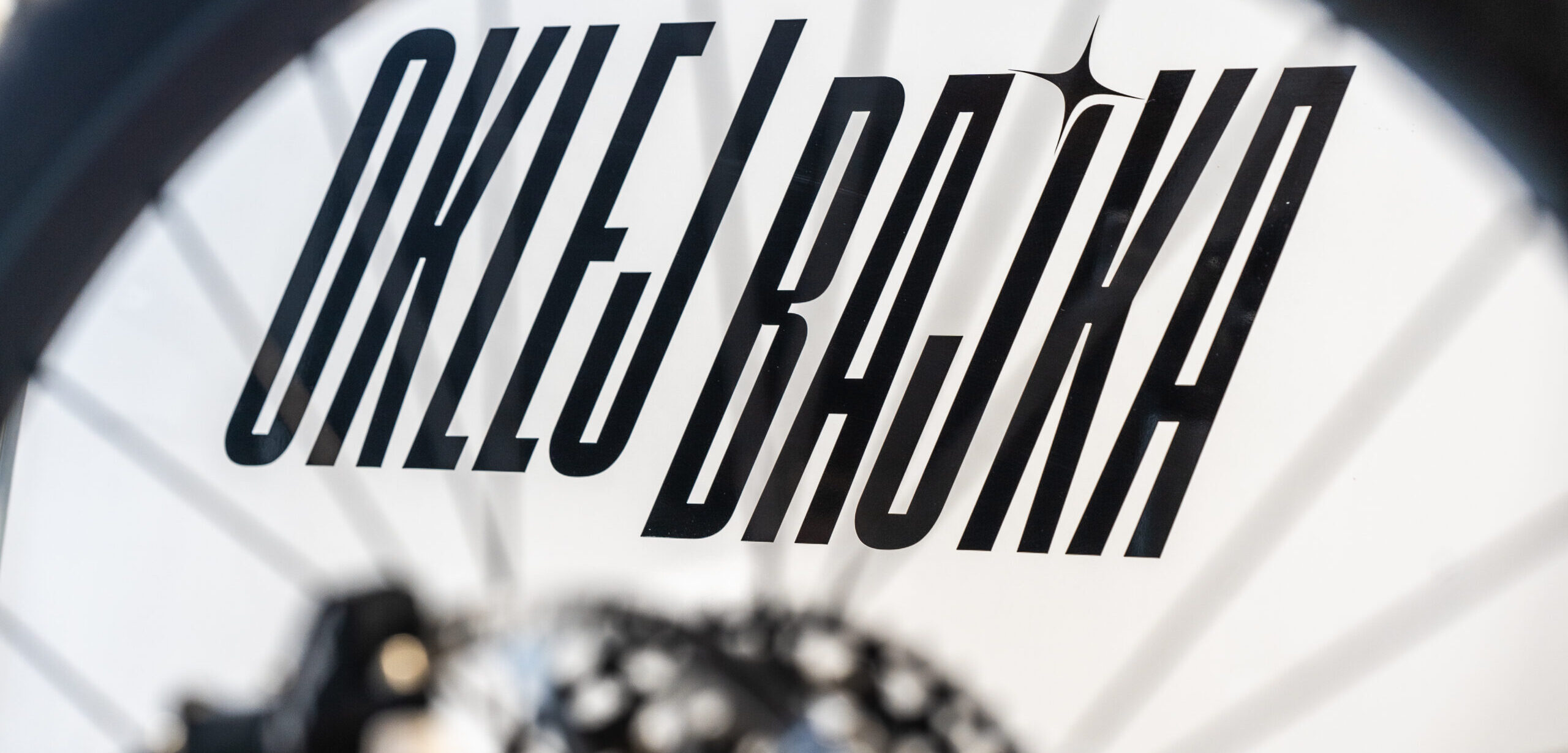 Logo firmy Oklej Bajka